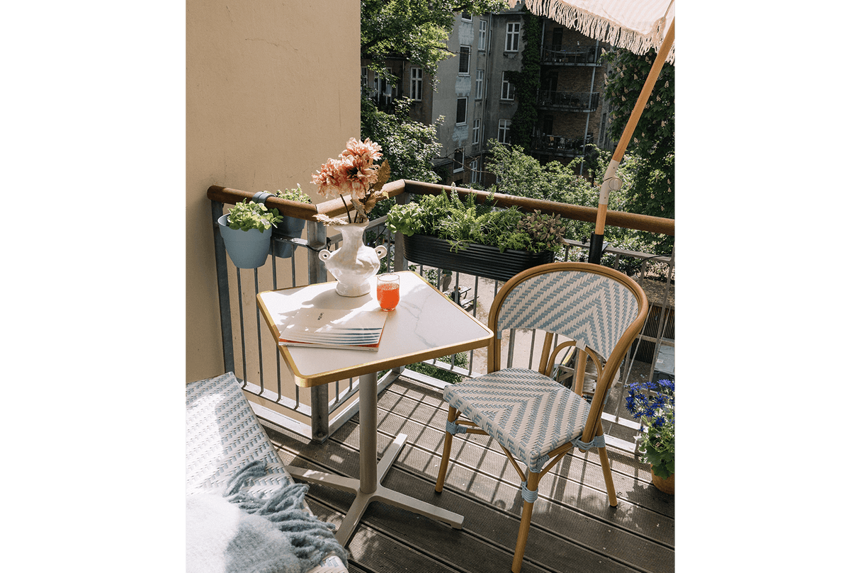 Florine café table with aluminum base 60 x 60 cm