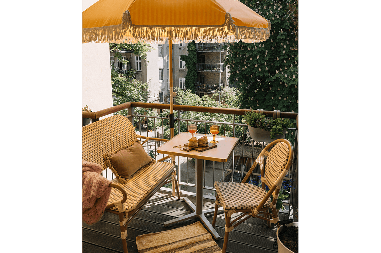Florine café table with cast iron base 60 x 60 cm