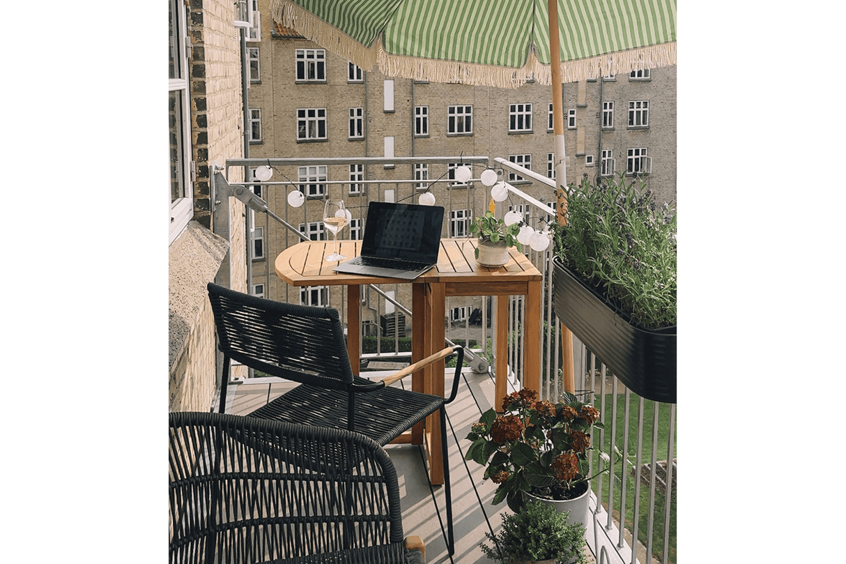 Freja wicker chair with armrest