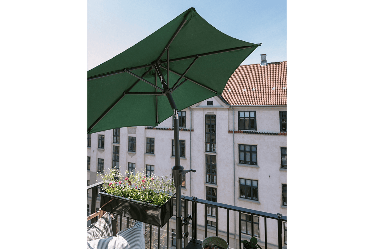 Frida solid color parasol with hoist and tilt Ø160 / Ø200 cm