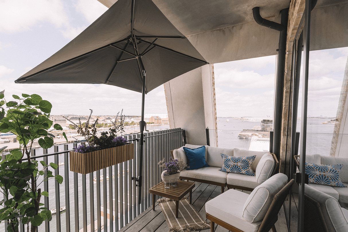 Frida rectangular parasol with hoist and tilt 140 x 220 cm