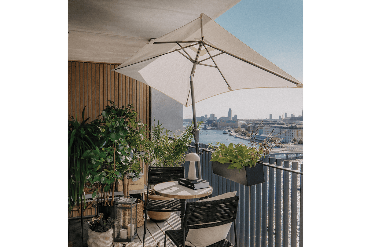 Frida rectangular parasol with hoist and tilt 140 x 220 cm