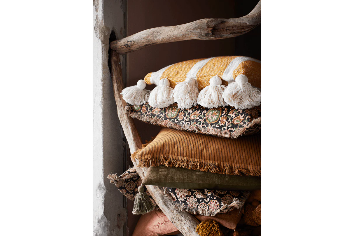 Pinstriped cushion cover with fringes 50 × 50 cm