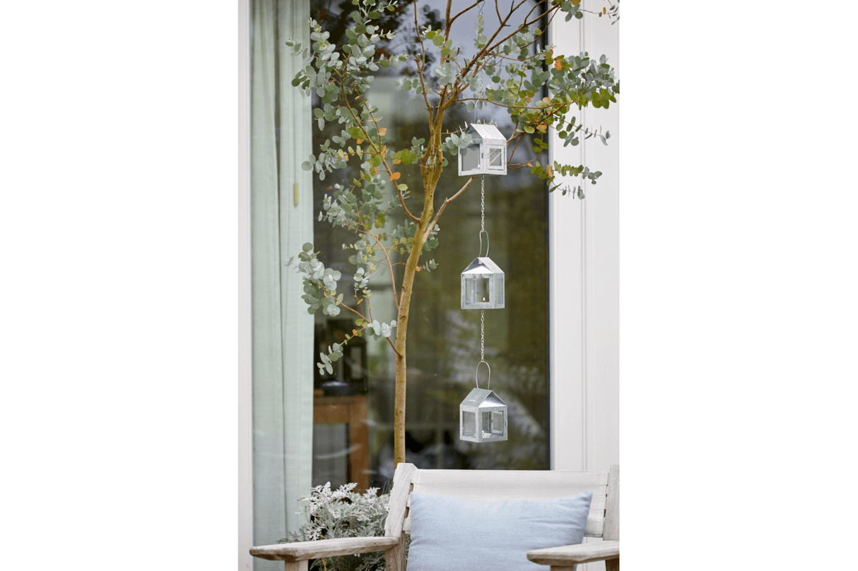 A2 living 3 lanterns on a wire