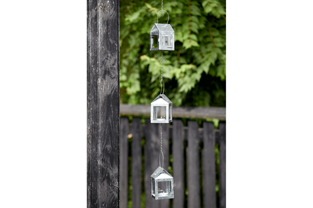 A2 living 3 lanterns on a wire