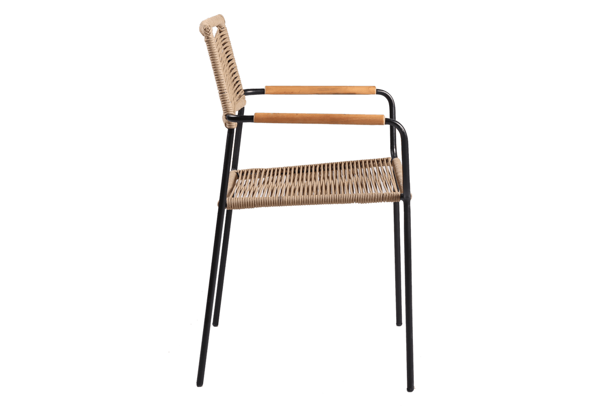 Freja wicker chair with armrest