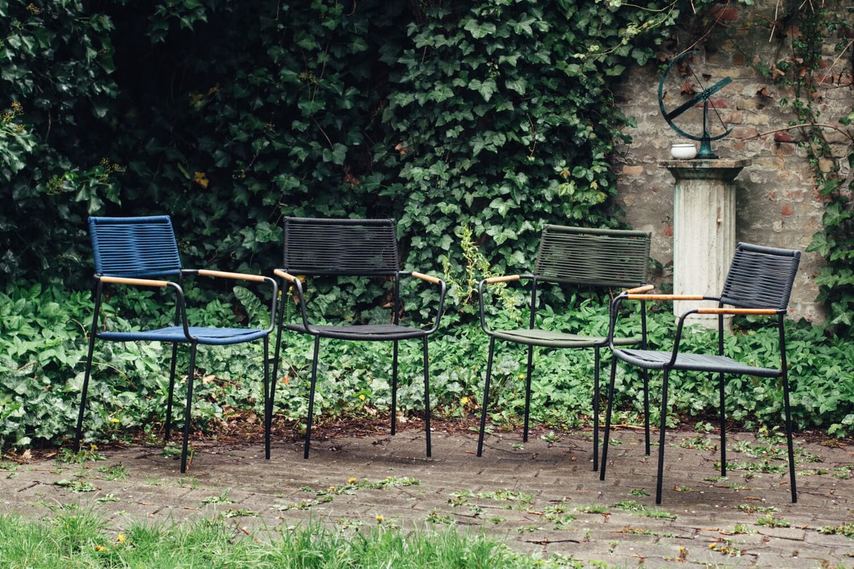 Freja wicker chair with armrest