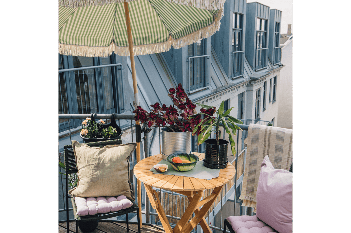 Carl parasol bracket for round vertical bars