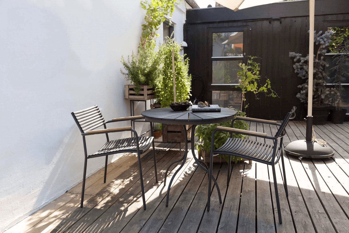 Mood air chair with armrest