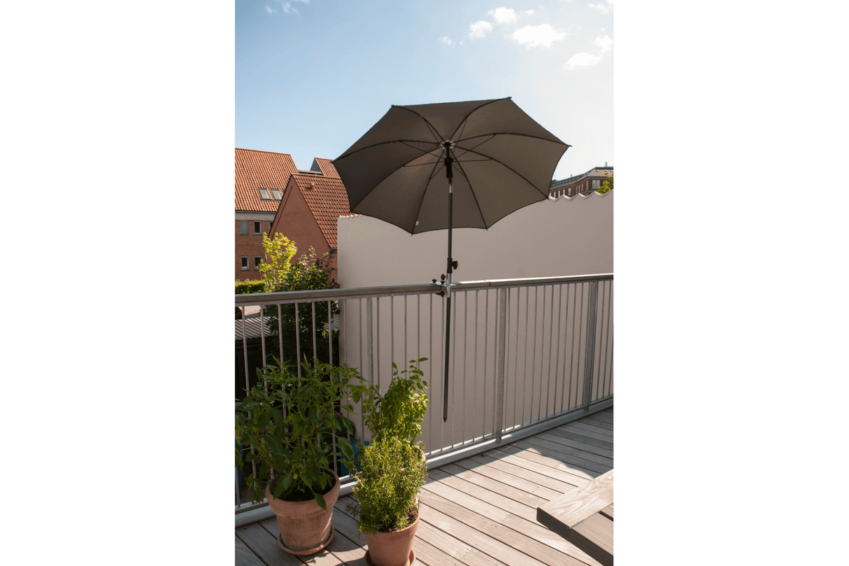 Ellen solid color parasol with tilt Ø150 cm
