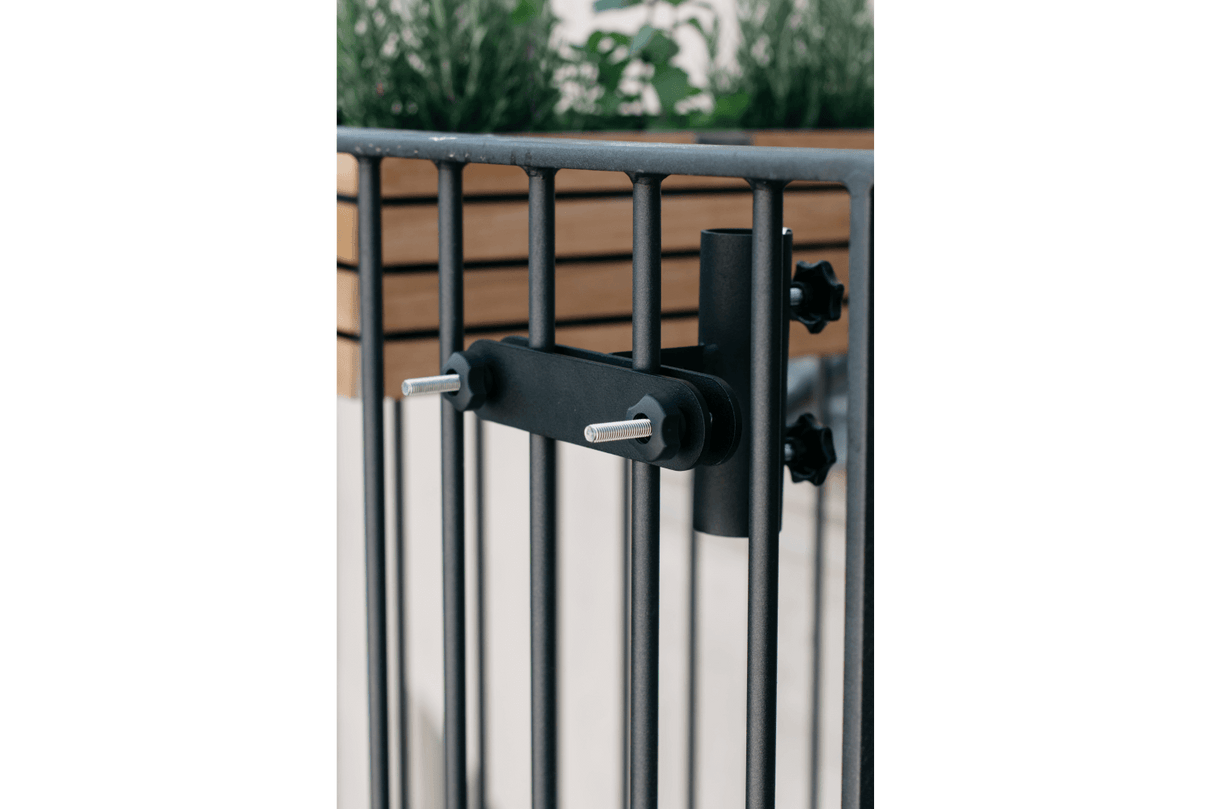 Frey parasol bracket for vertical bars