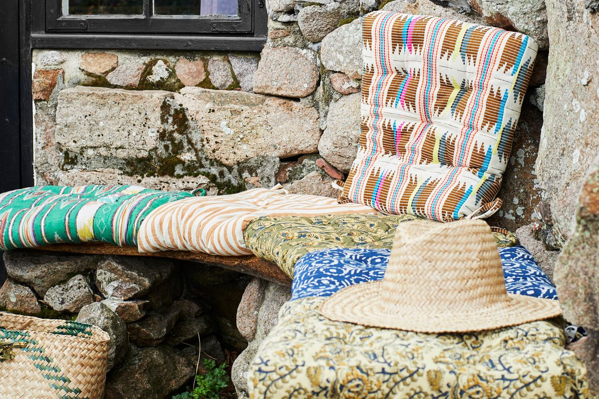 Floral seat cushion 45 x 45 cm