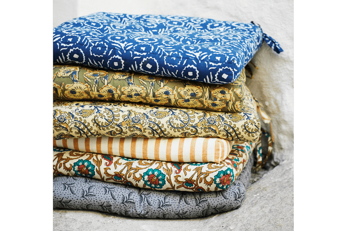 Floral seat cushion 45 x 45 cm