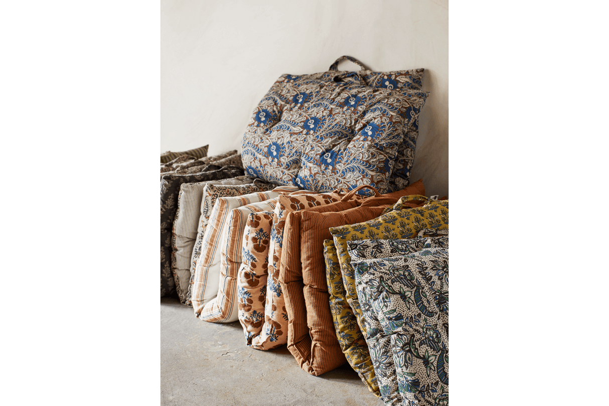 Patterned blue mattress 60 x 100 cm