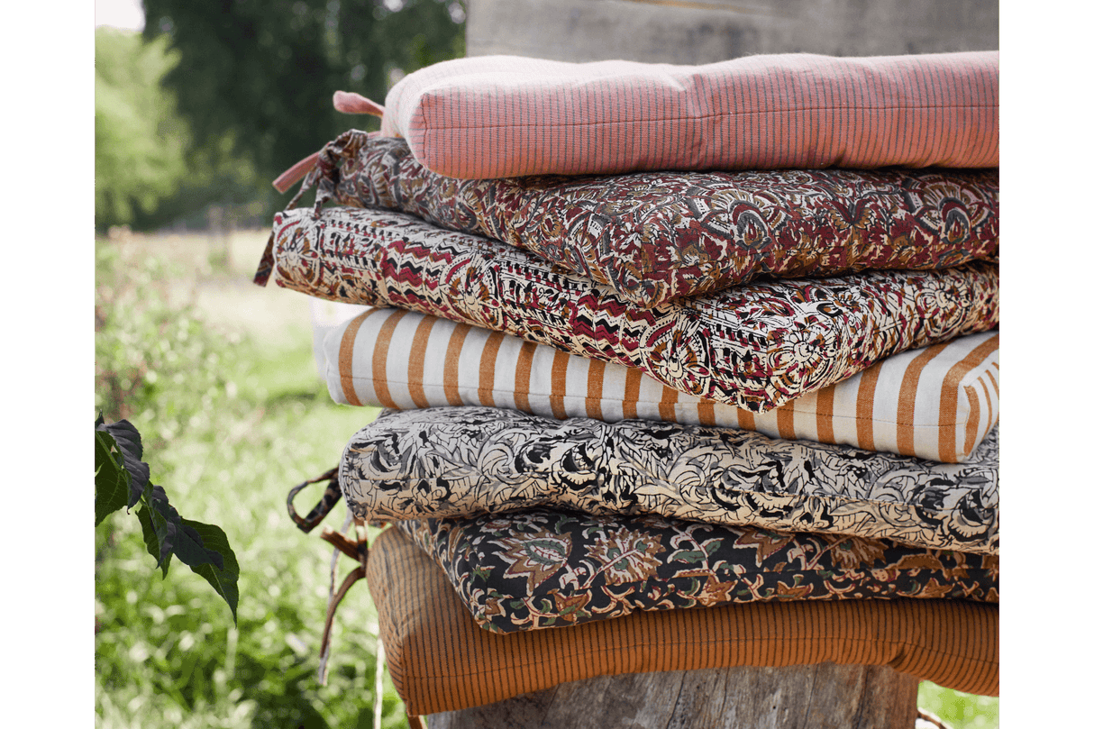 Pinstripe seat cushion 45 x 45 cm