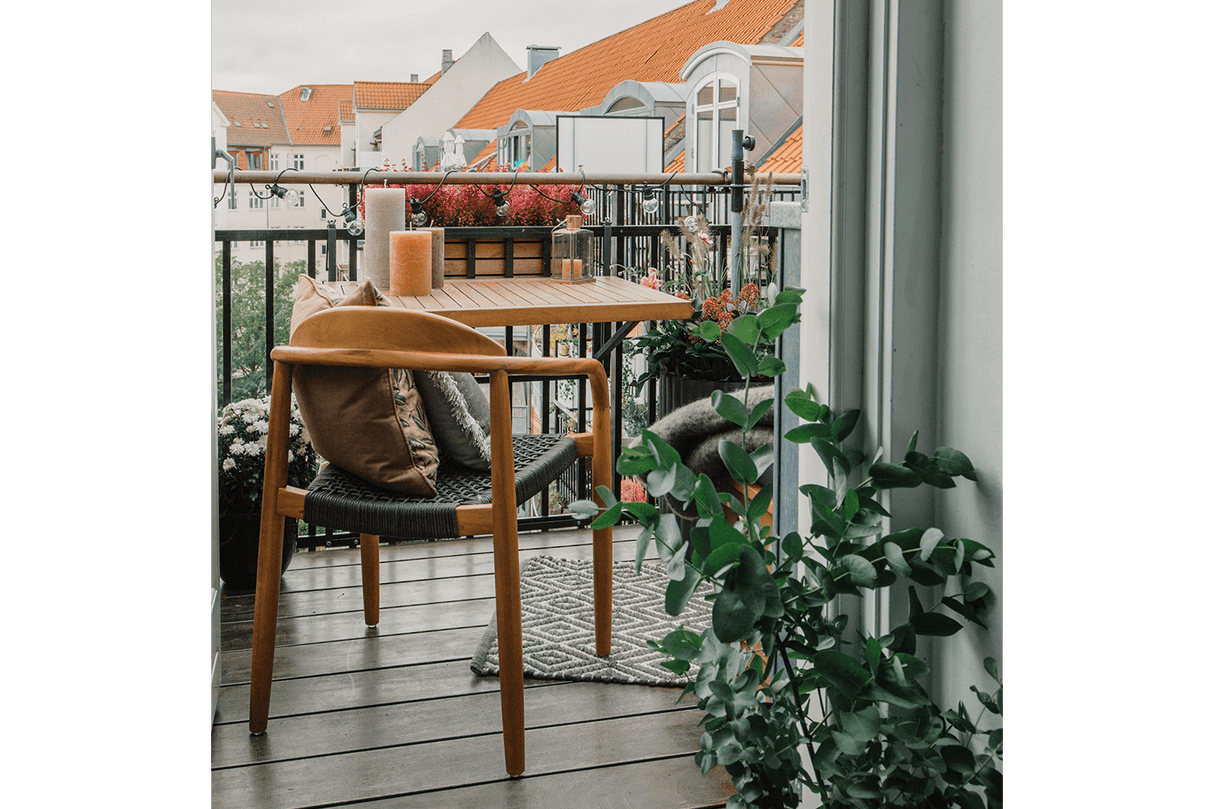 Javi chair with armrest