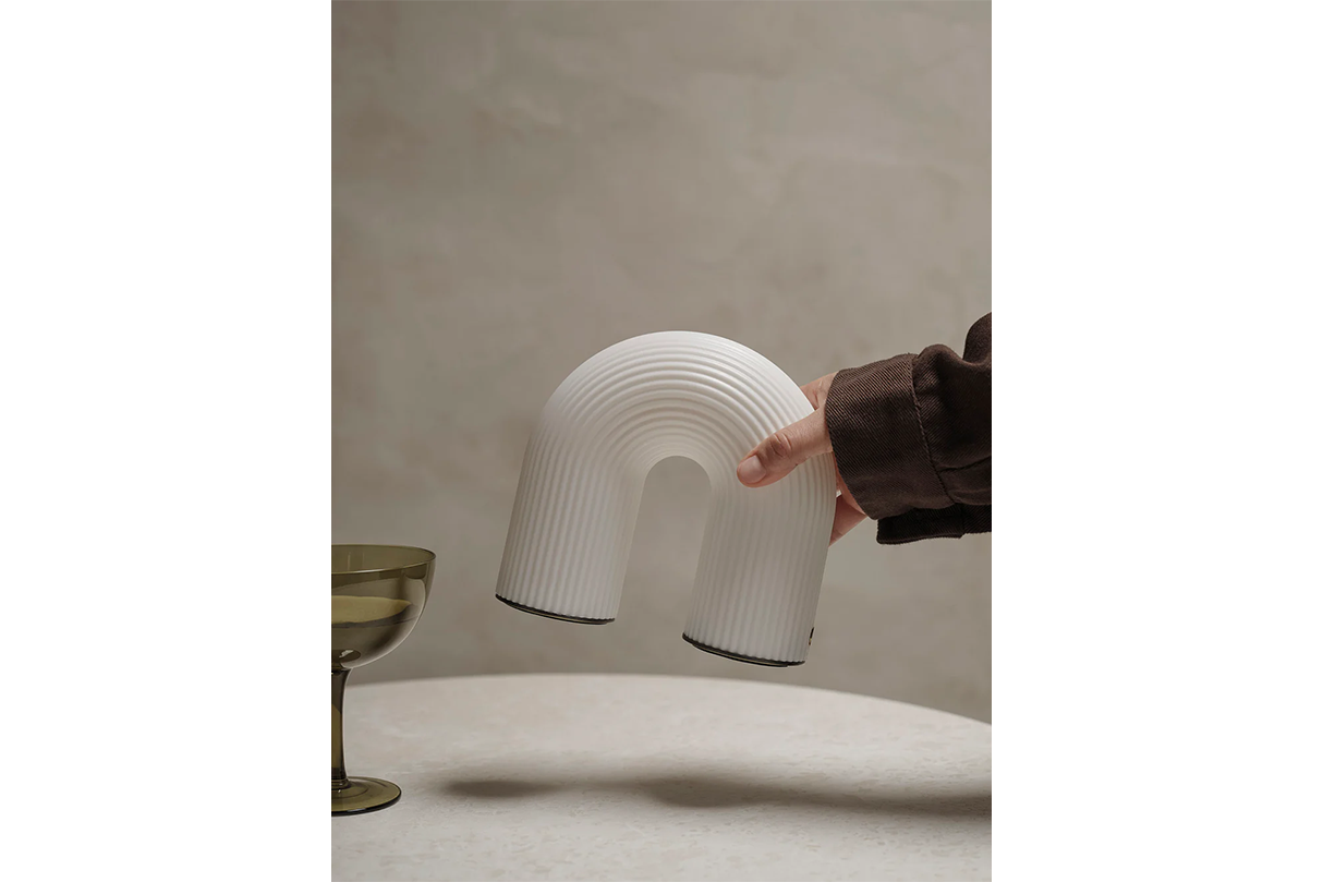 Vuelta portable lamp