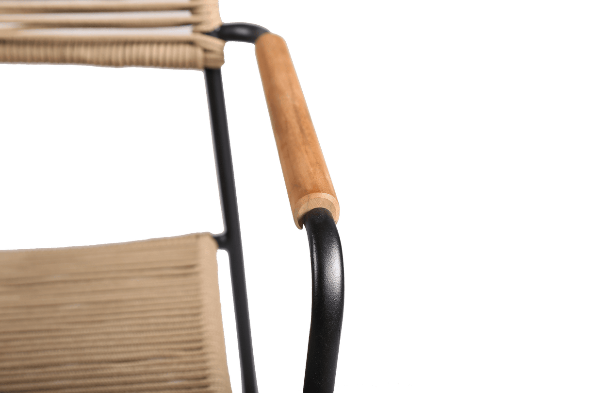 Freja wicker chair with armrest