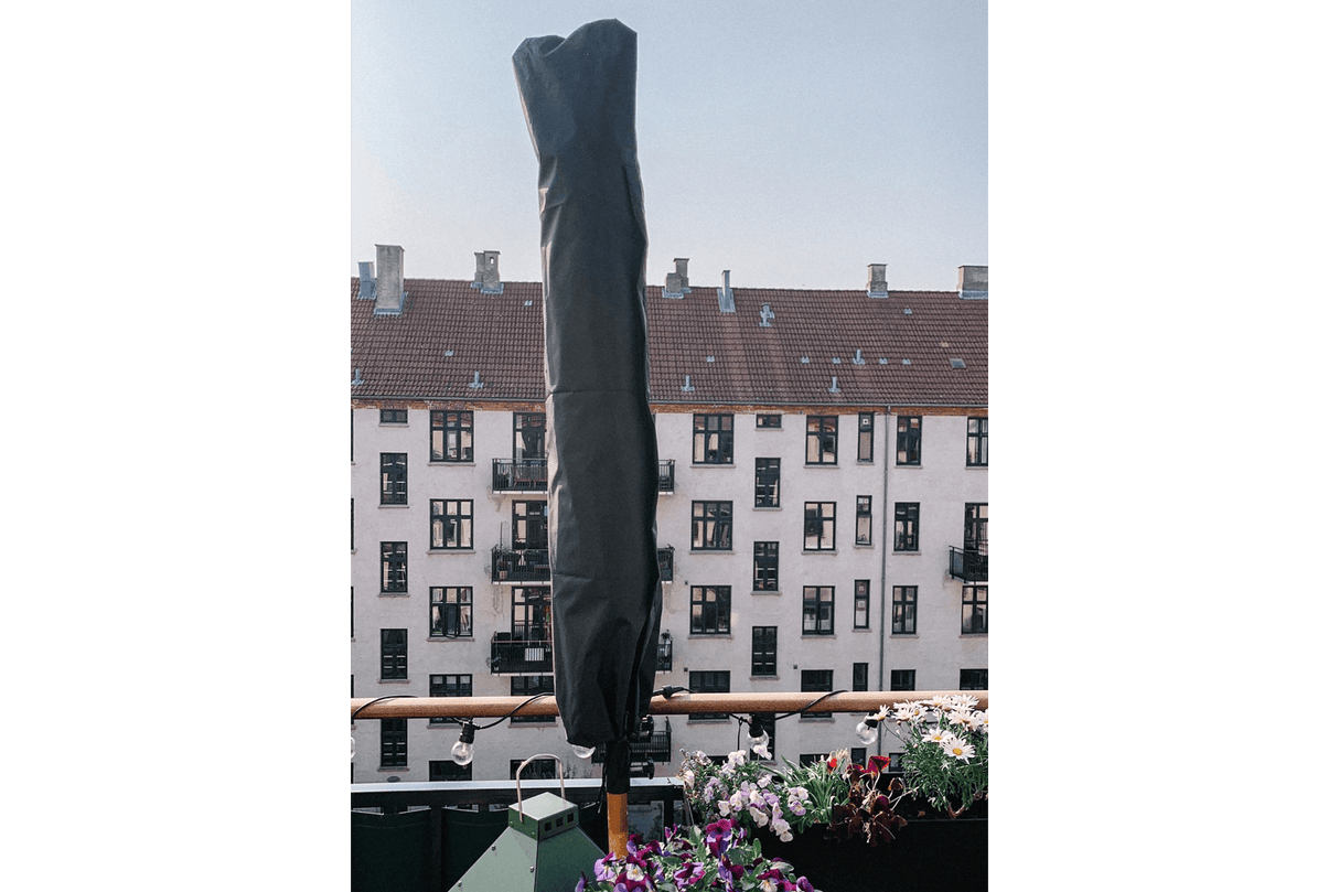 Solid cover for rectangular parasols