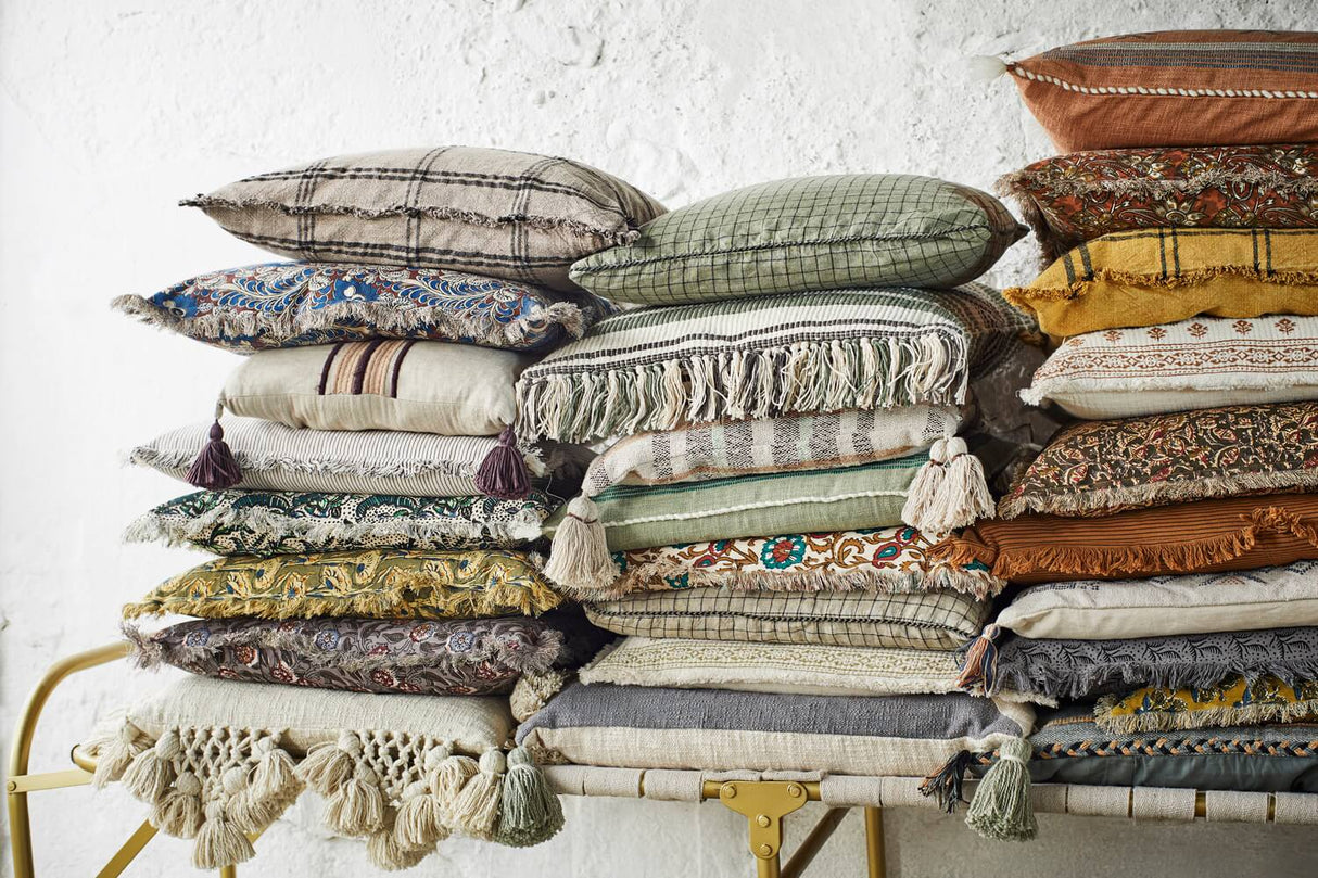 Pillowcase with pattern and frills 50 x 50 cm