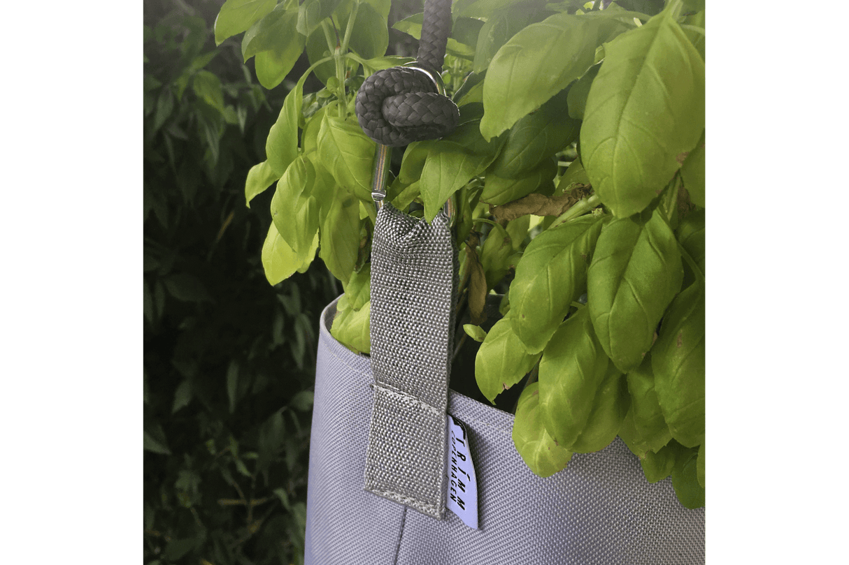 Single hanging flowerpot