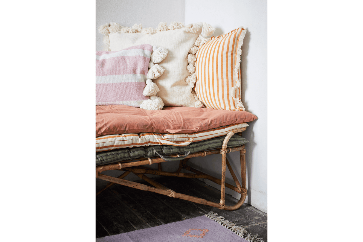 Striped pillowcase with frills honey 50 x 50 cm